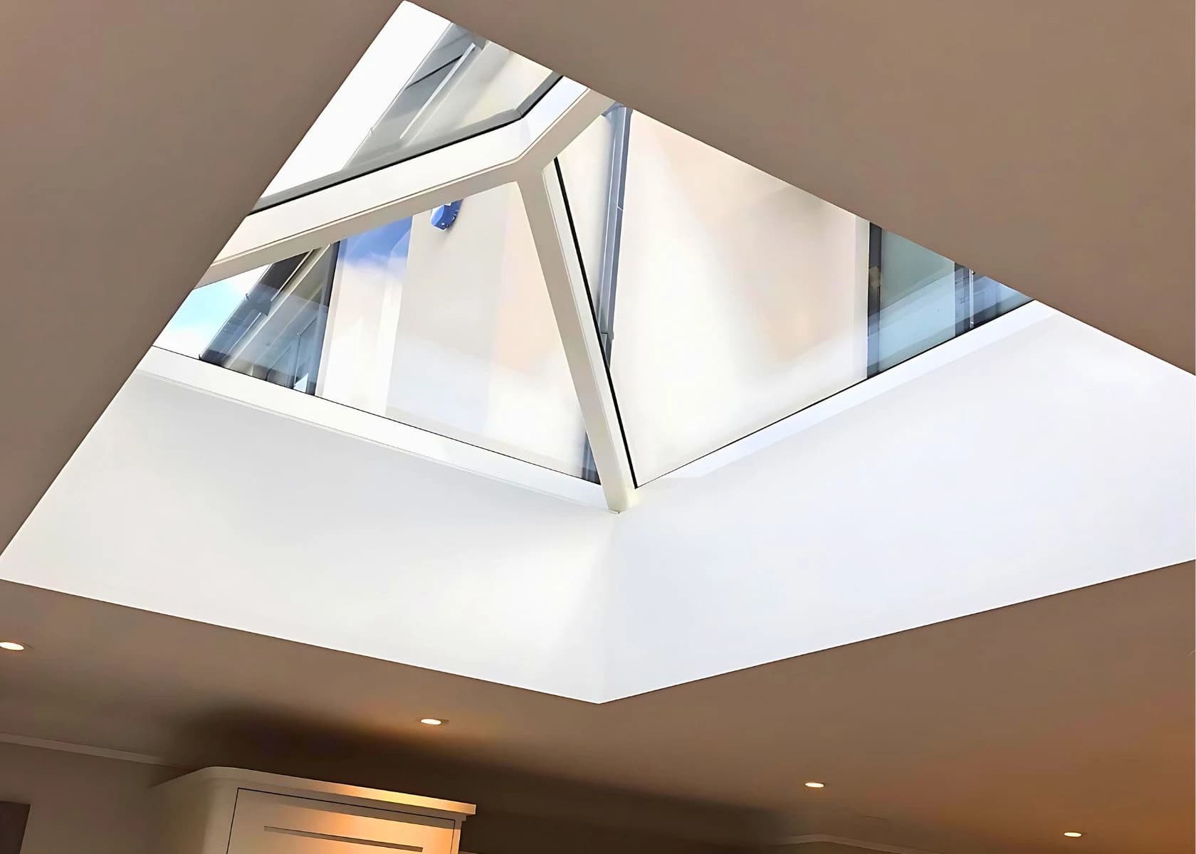 Downage, Finchley: Roof lantern and the ceiling opening below.