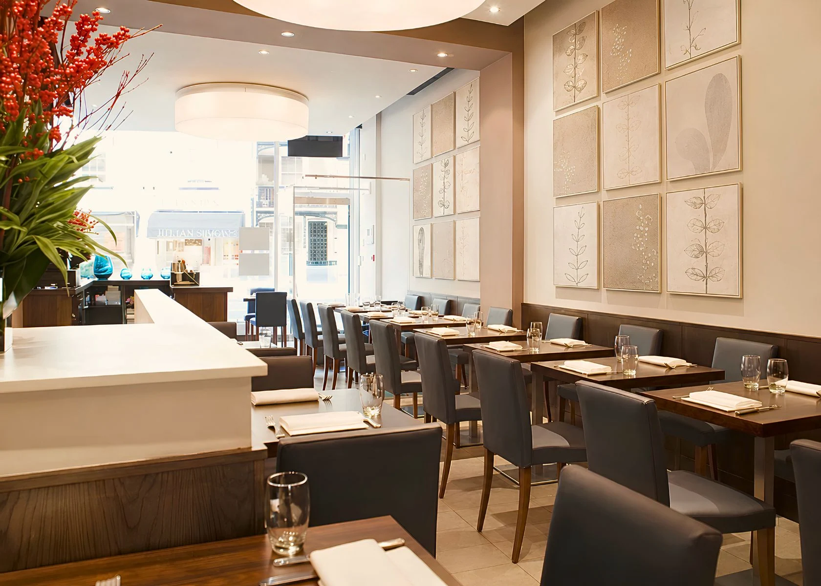 Pimlico Road: The serving area and connection through the dining room.