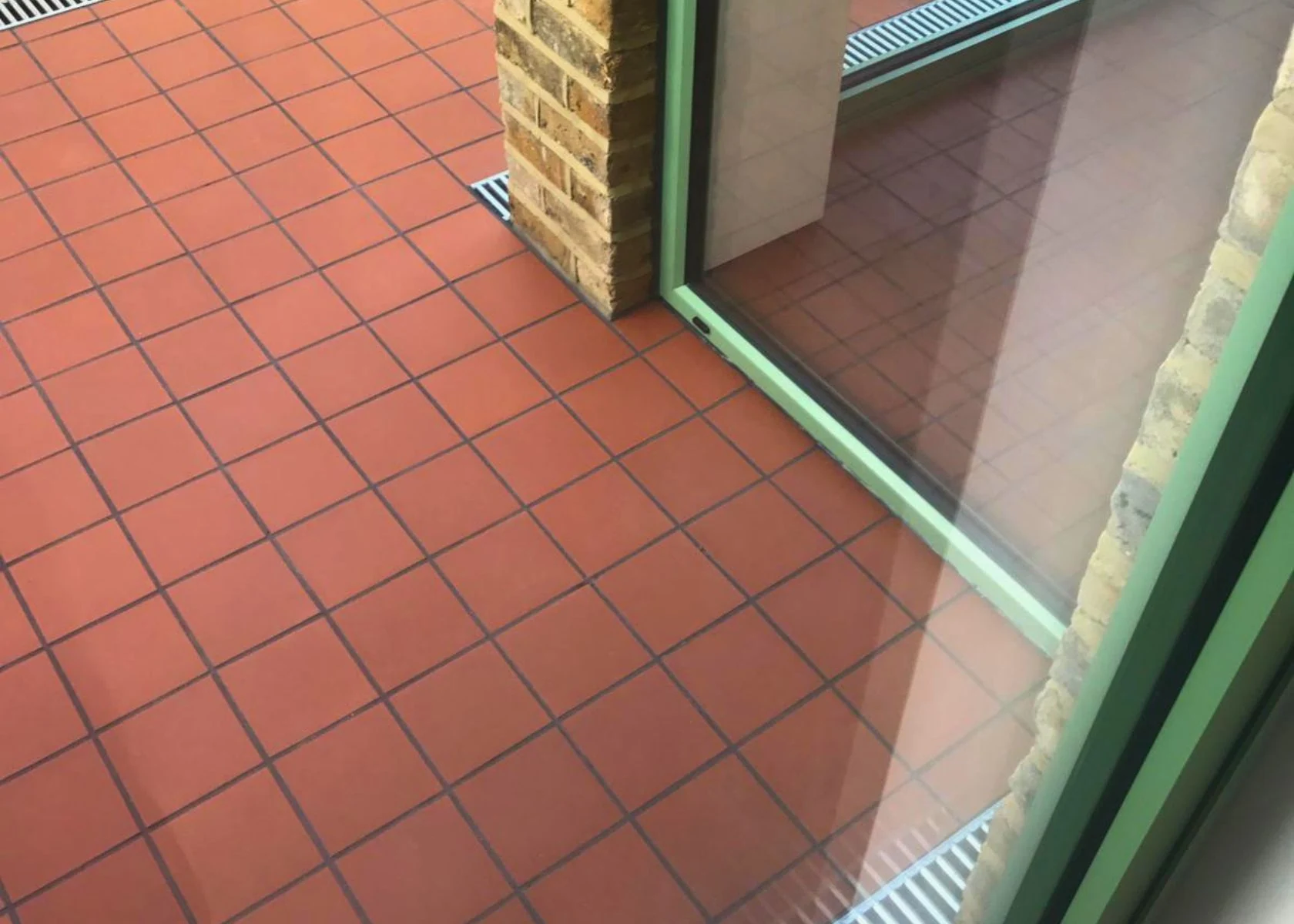 Riversdale Road: Terracotta tiles continue across the garden threshold.